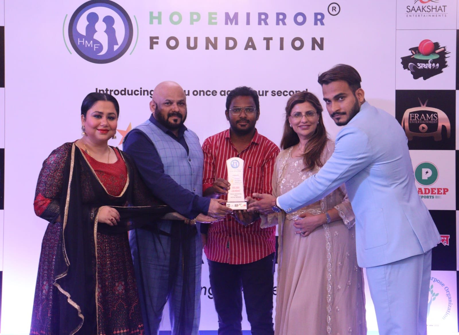 HopeMirror foundation organised the 2nd Golden humanity award 2022 on 5th December. Miss. Eram Faridi, Mr. Avchit Raut, Dr. Parin Somani, Mr. Dilshad Khan, Mrs. Sakshi Sagvekar, Mrs. Priyanka Aher Jadhav, Mr. Zafar Pirzada, Mr. Ramkumar Paal ,Mr. Sandip Patil, were the chief guest of the award ceremony. The event was supported by Erams Entertainment. Awardees from PAN India got honoured in the event at Grand Peninsula Hotel, Andheri East.