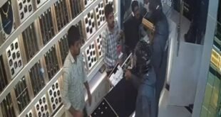 Three Armed Men Loot Jewelry Worth ₹11.80 Lakh from Navi Mumbai Shop